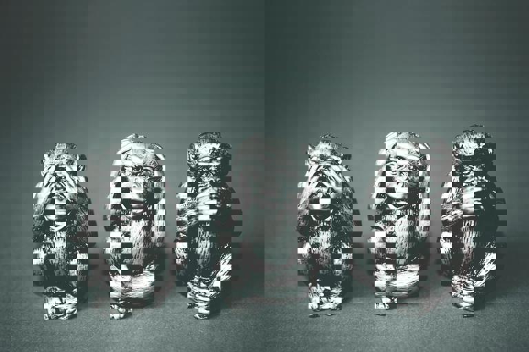 Local Artist Hides Miniature Sculptures in Public Parks for Adventurous Finders